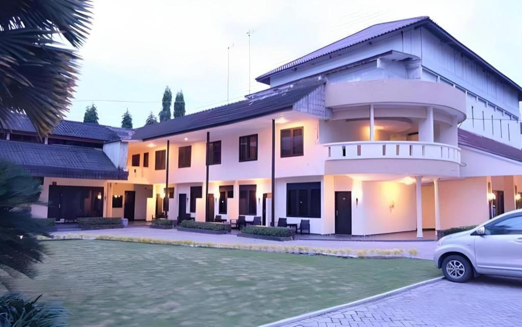 Insumo Palace Hotels & Resorts Kediri  Extérieur photo